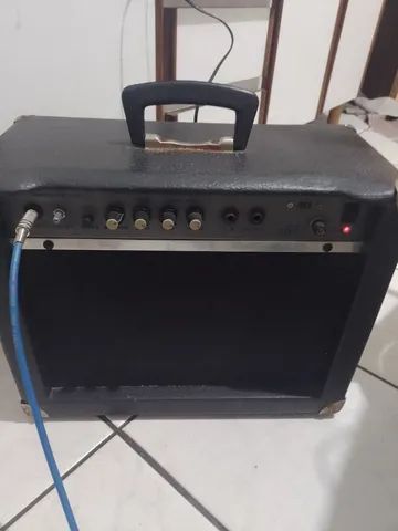 Caixa para guitarra com distorção 