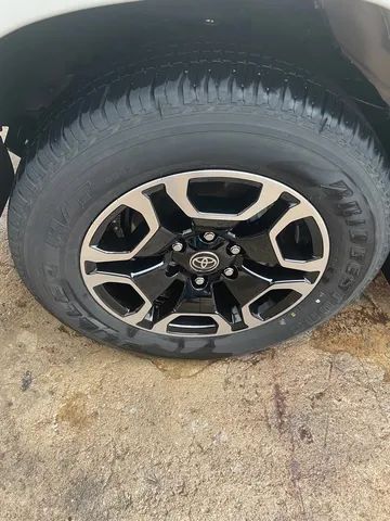 Roda Hilux aro 18 jogo - Foto 3