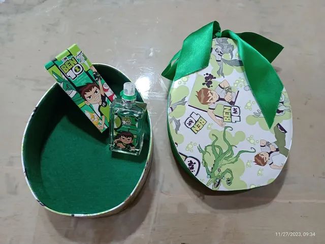 Caixa de madeira forrada,com estampa do Ben 10. Com colônia dentro. - Foto 2