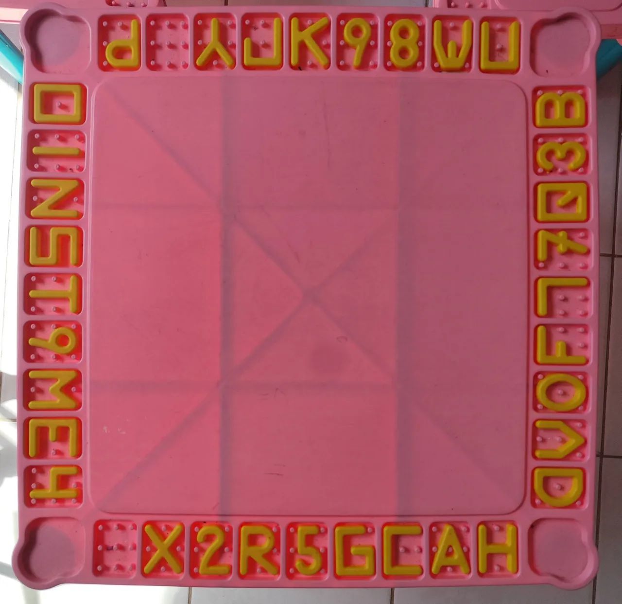 CONJUNTO MESA DE LETRINHAS C/ 2 CADEIRAS - Foto 2