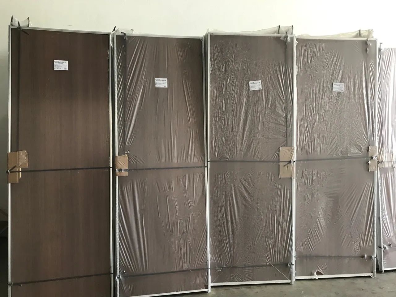 Porta Ébano com Marco de alumínio - Foto 6