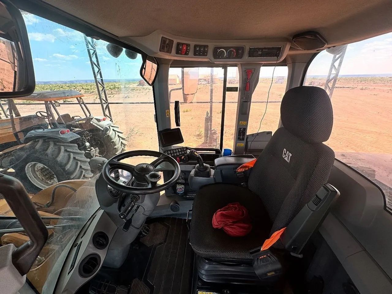 Pá Carregadeira Caterpillar 924K - Foto 4