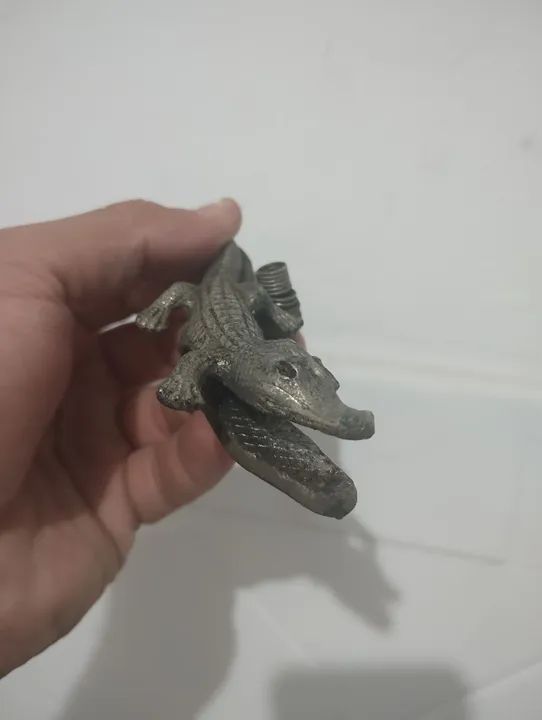 Peso de papel antigo jacaré de bronze - Foto 2