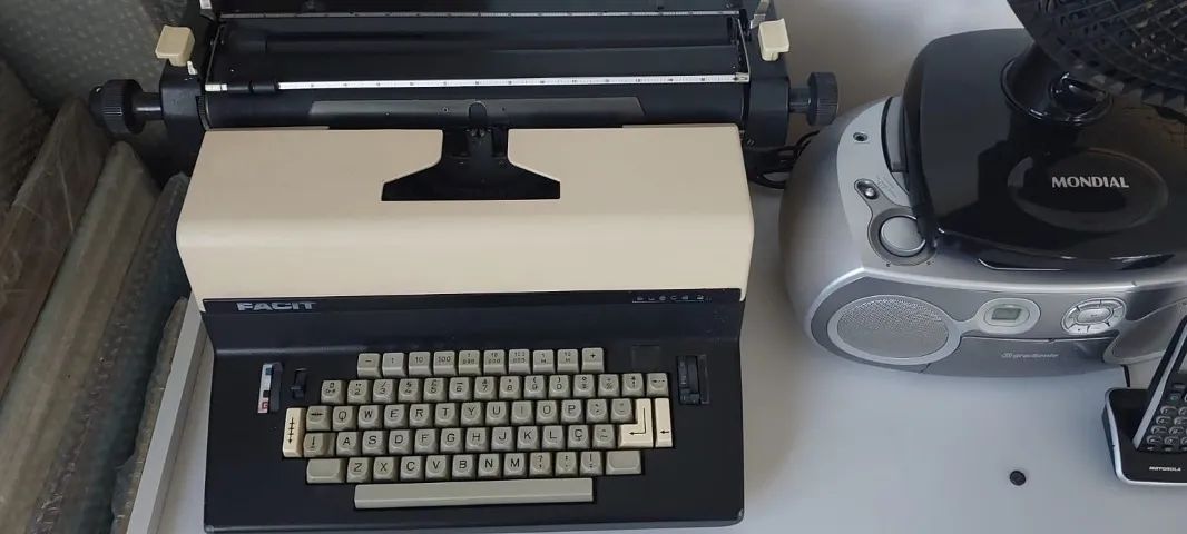 Máquina Escrever Elétrica Facit Sueca-e - Usada /Raridade - Foto 2