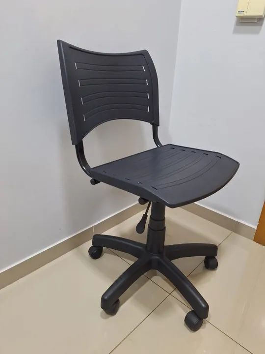 Cadeira Preta Giratória C/Rodizios - Preço para comprar as 6 unidades - Foto 2