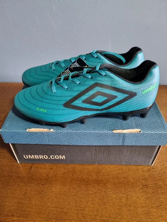NOVA - Chuteira Campo Umbro Glaze - Número 38 - Foto 2