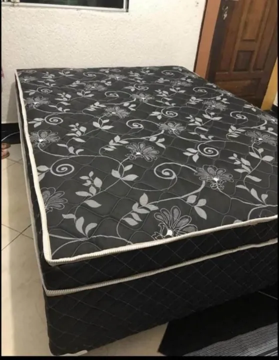 Cama Box Casal com Colchão em ótimo estado