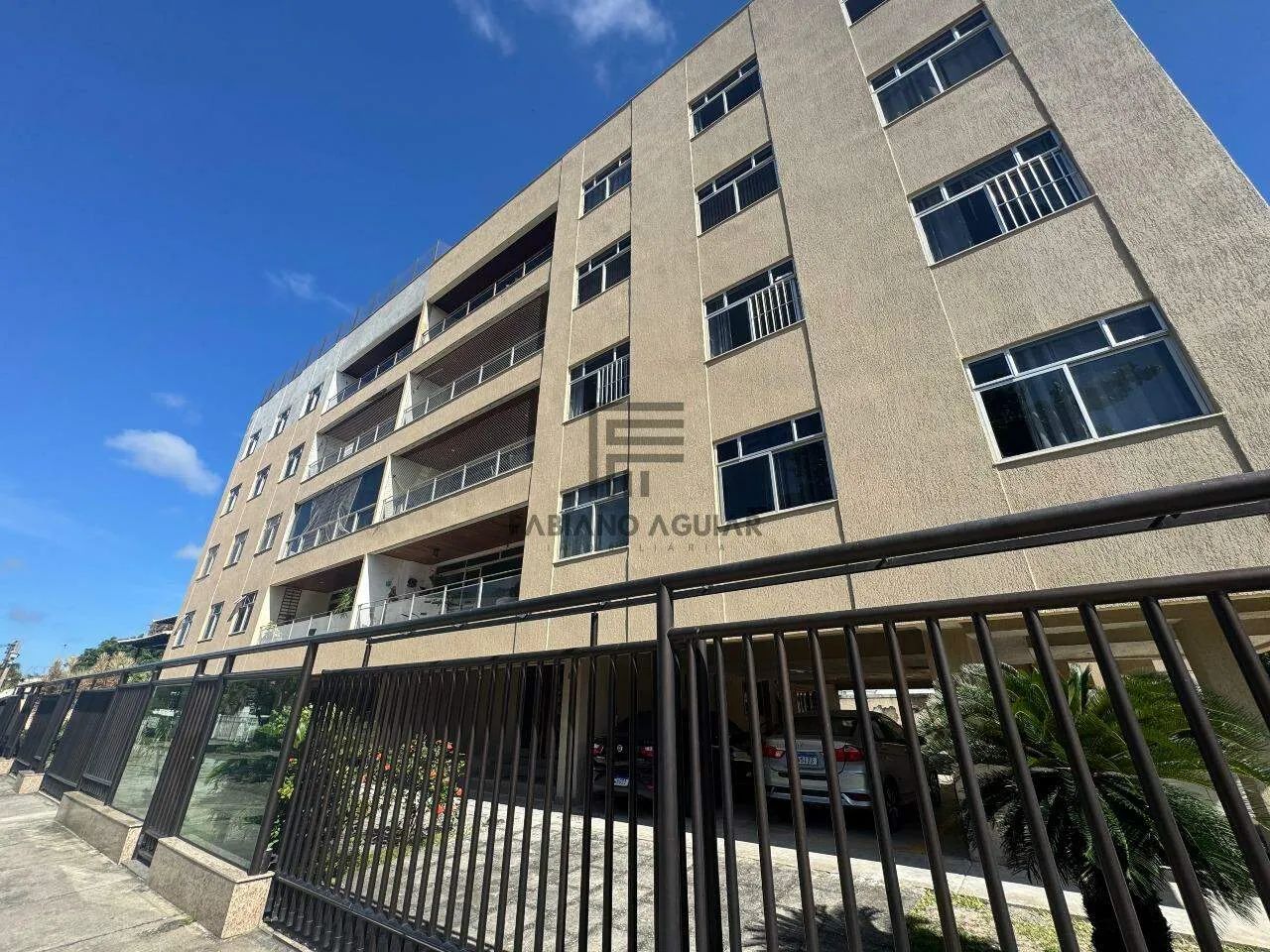 Apartamento em Araruama, 4 quartos ( 2 suítes ) R$ 420.000,00 - Parque Hotel