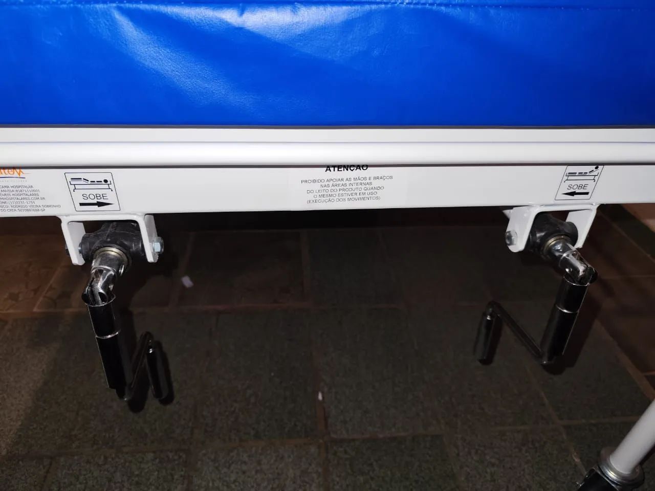 Cama Hospitalar com colchão 120 kgs com 2 manivelas - Foto 4