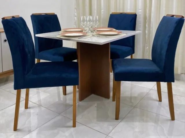 Mesa de Jantar com 4 cadeiras (0.90x0.90)