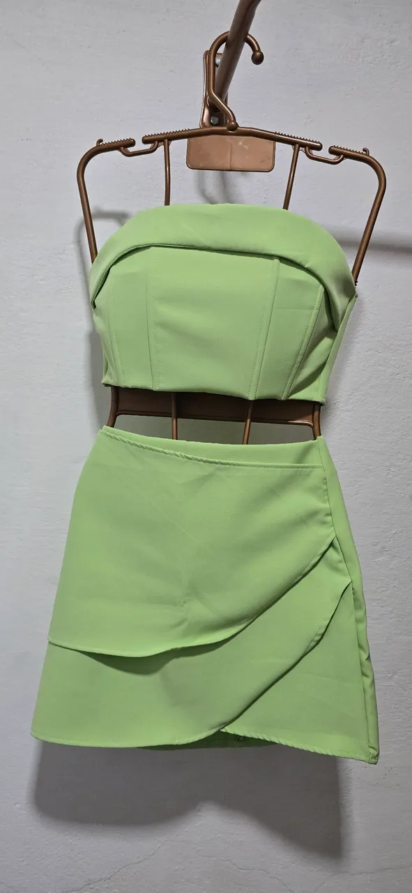 Roupas novas com etiquetas para vender rápido chama no Whats *02 tenho mais mdls
