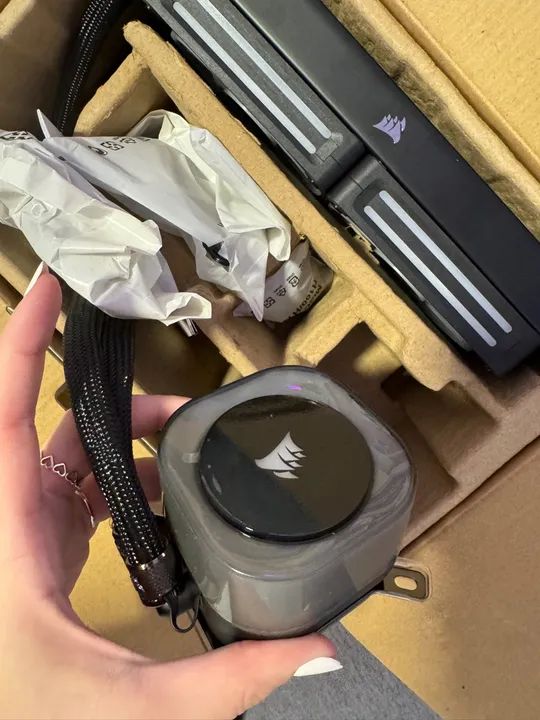 VENDO WATER COOLER CORSAIR NOVO - Foto 5