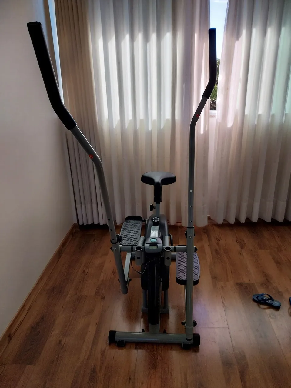 Aparelho Eliptico e bicicleta