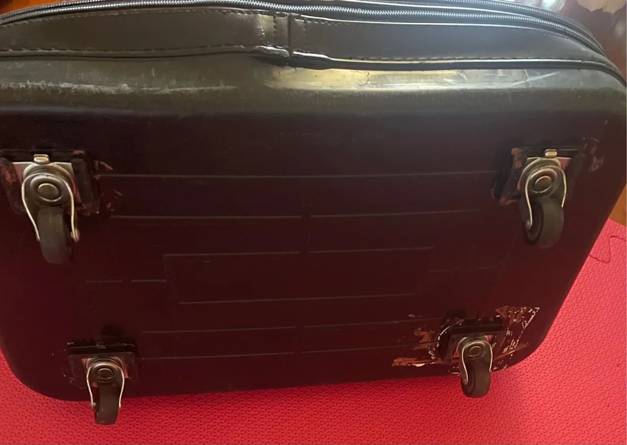 Mala  preta com rodinhas com detalhes em couro - Foto 5
