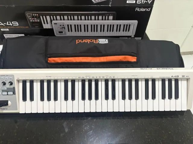 Teclado Controlador Roland A-49 - NOVÍSSIMO + Celular Samsung