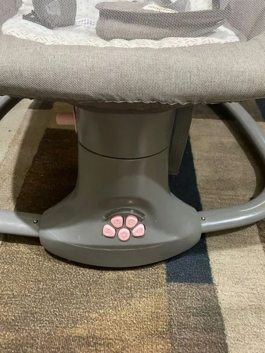 Balanço infantil com música e vibrações