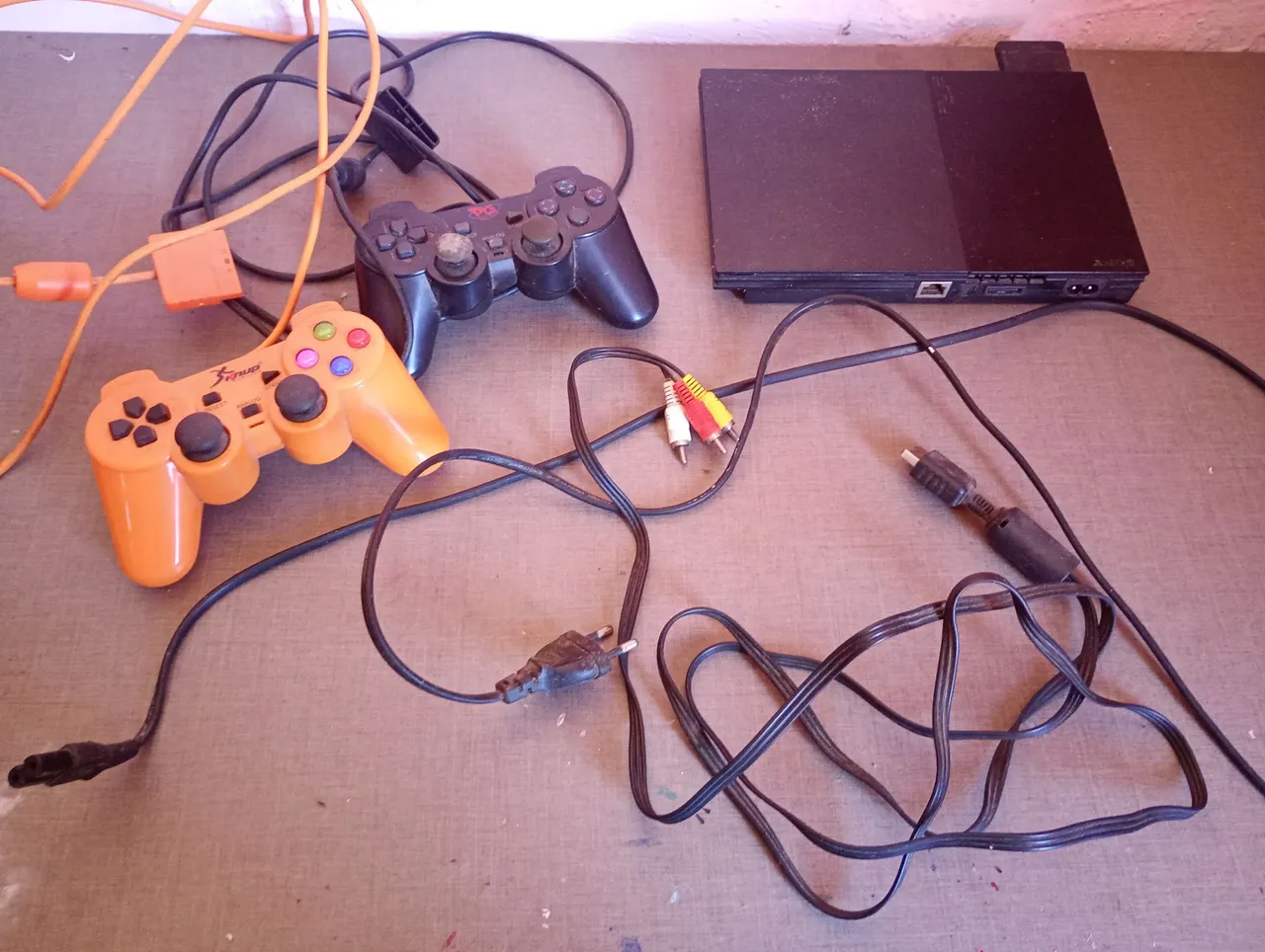PlayStation 2 + 2 controles + jogos