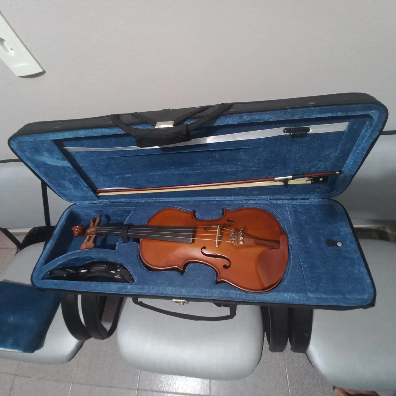 Violino Eagle com estojo, arco e breu