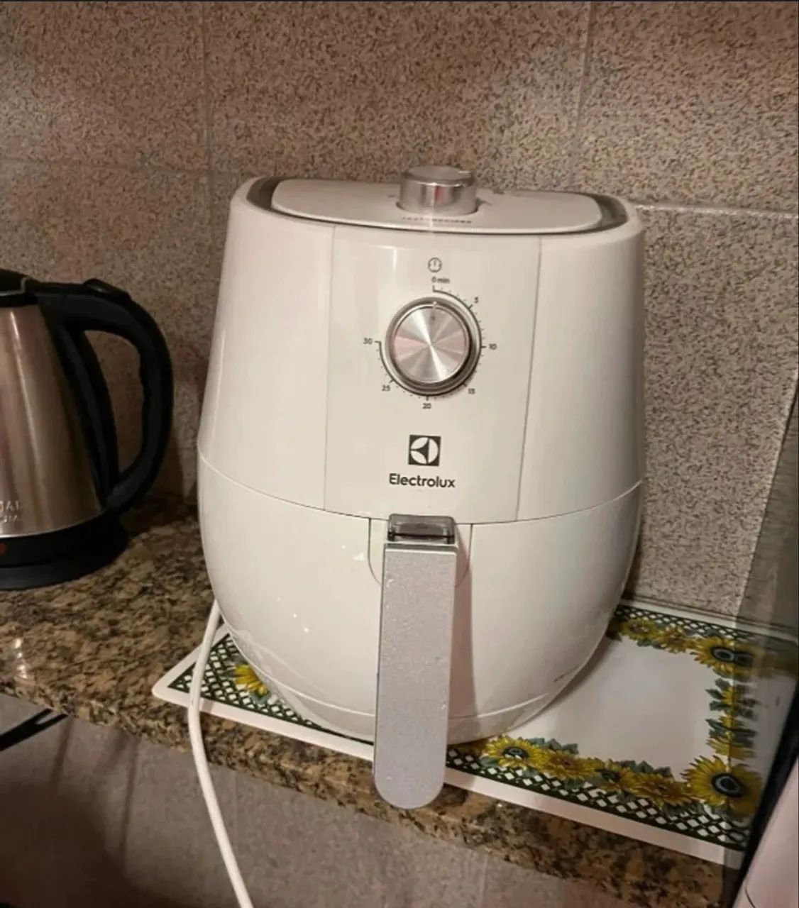 Air Fryer Eletrolux Branca AEF11 - Foto 4
