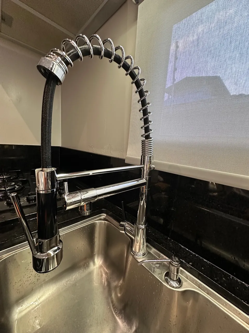 Torneira Gourmet para Cozinha com Mola e Design Moderno