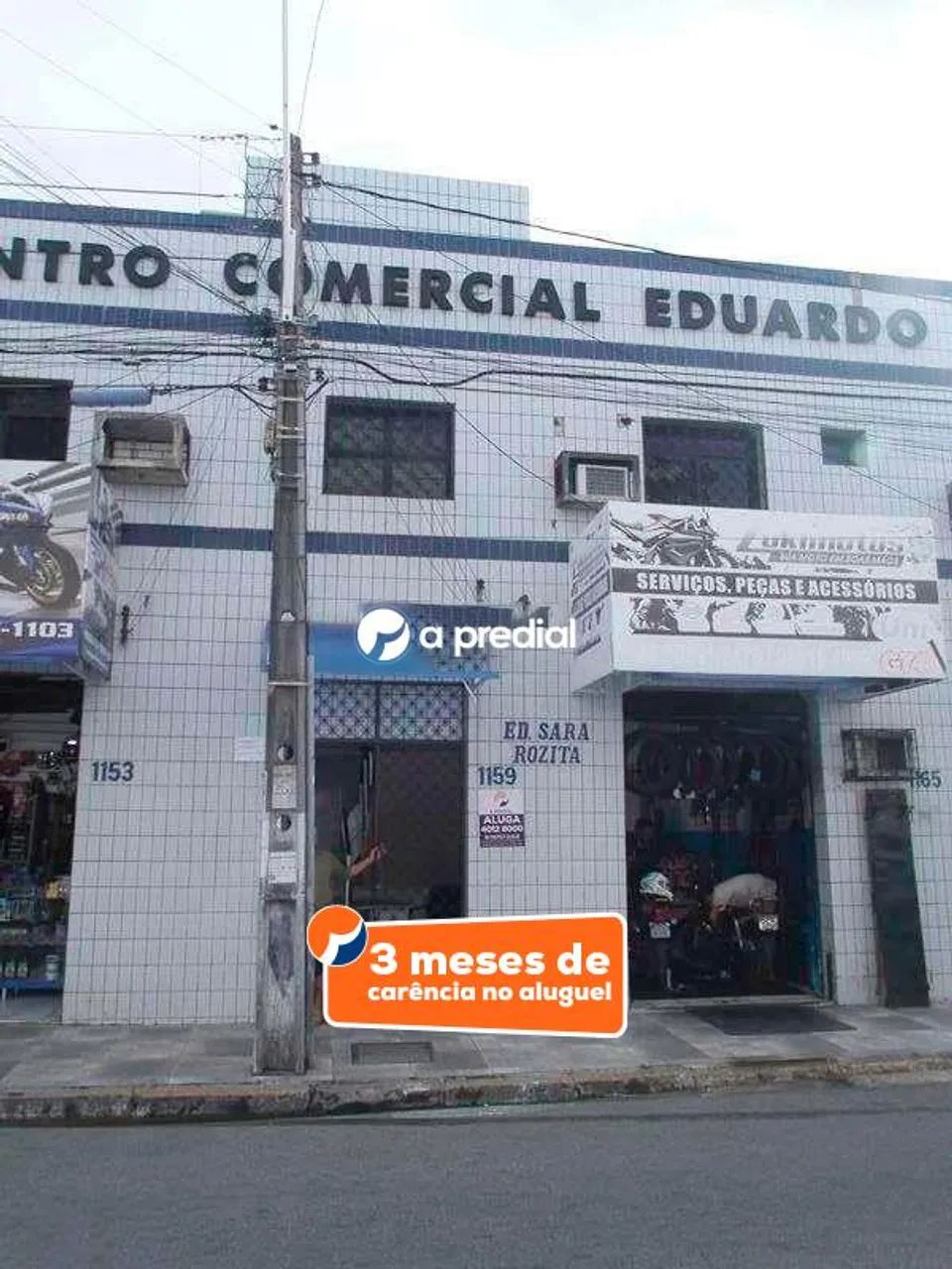Sala com lavabo, quase esquina com Avenida Tristão Gonçalves.