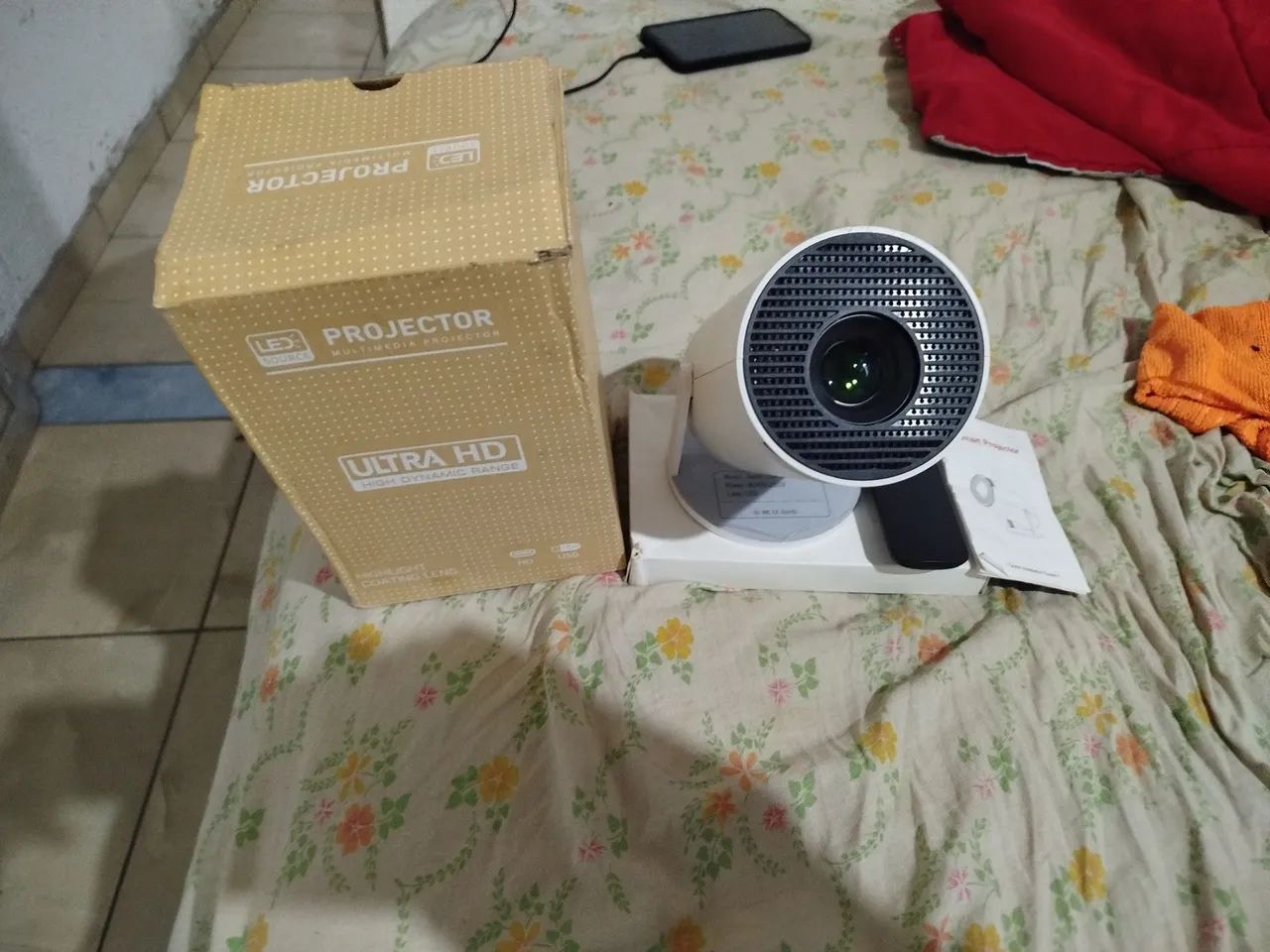 Projetor usado 2 vezes esta novinho no pra vim retirar na minha funcionando perfeitamente 