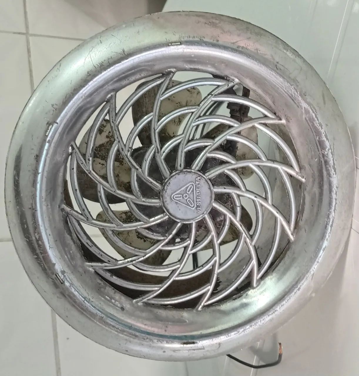 Exaustor De Parede Silencioso Está Araido E Precisa De Lipesa Mais Fociona Perfeita Mete  - Foto 2