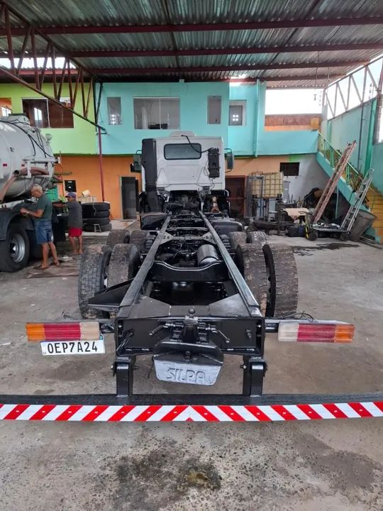 VOLKSWAGEN/ 31-330 TRAÇADO<br>CONSTELLATION. 6X4  DIESEL<br> - Foto 7