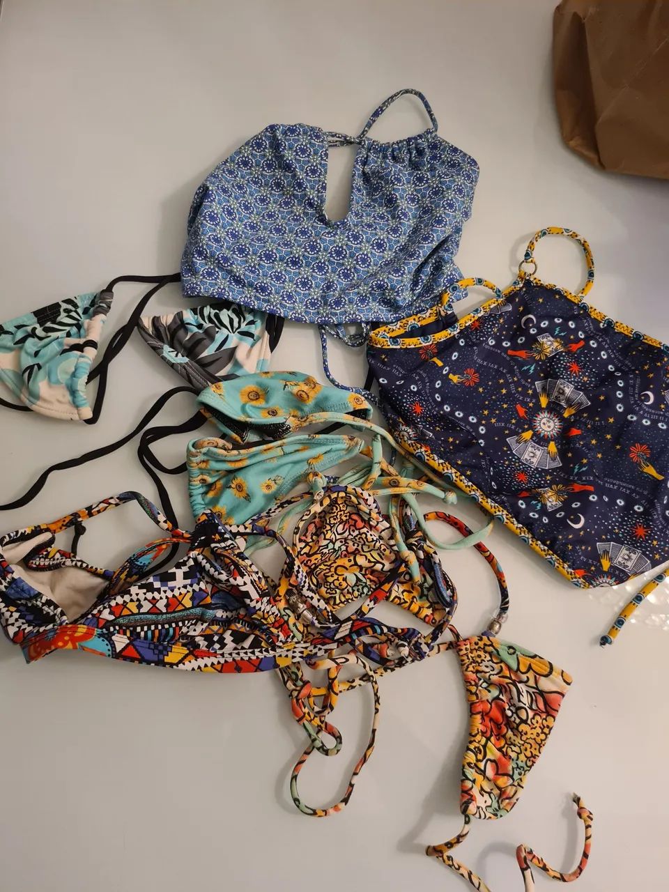 Kit com 6 tops (sutiã) de biquini usados com estampas variadas - Foto 2