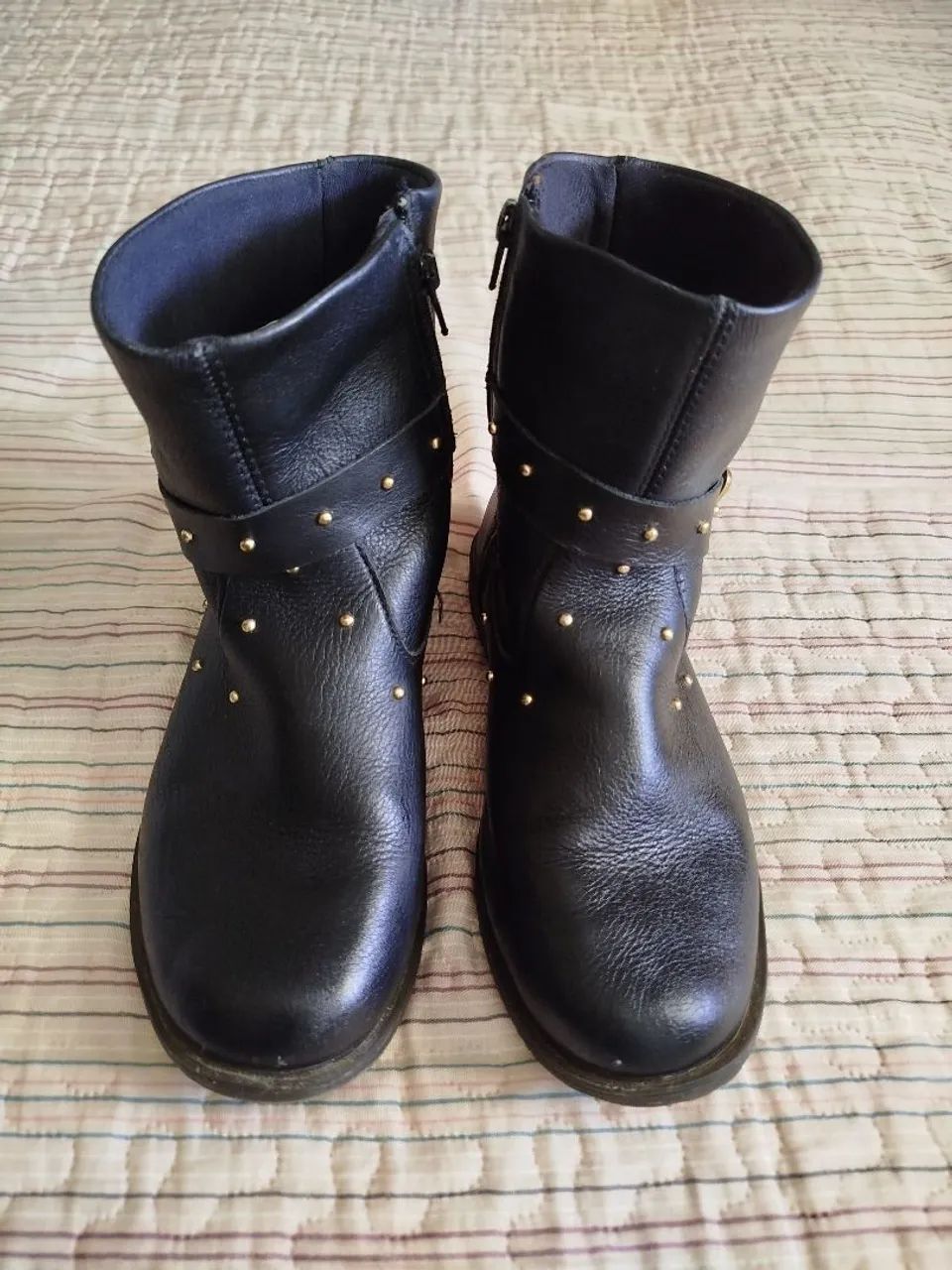 Botas infantis preta com detalhes N° 32