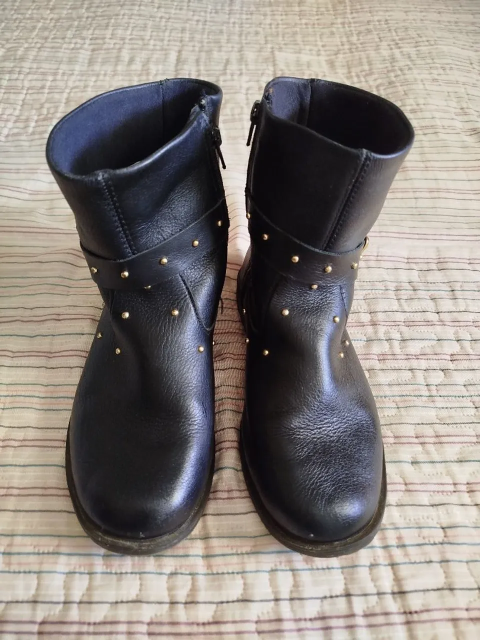 Botas infantis preta com detalhes N° 32