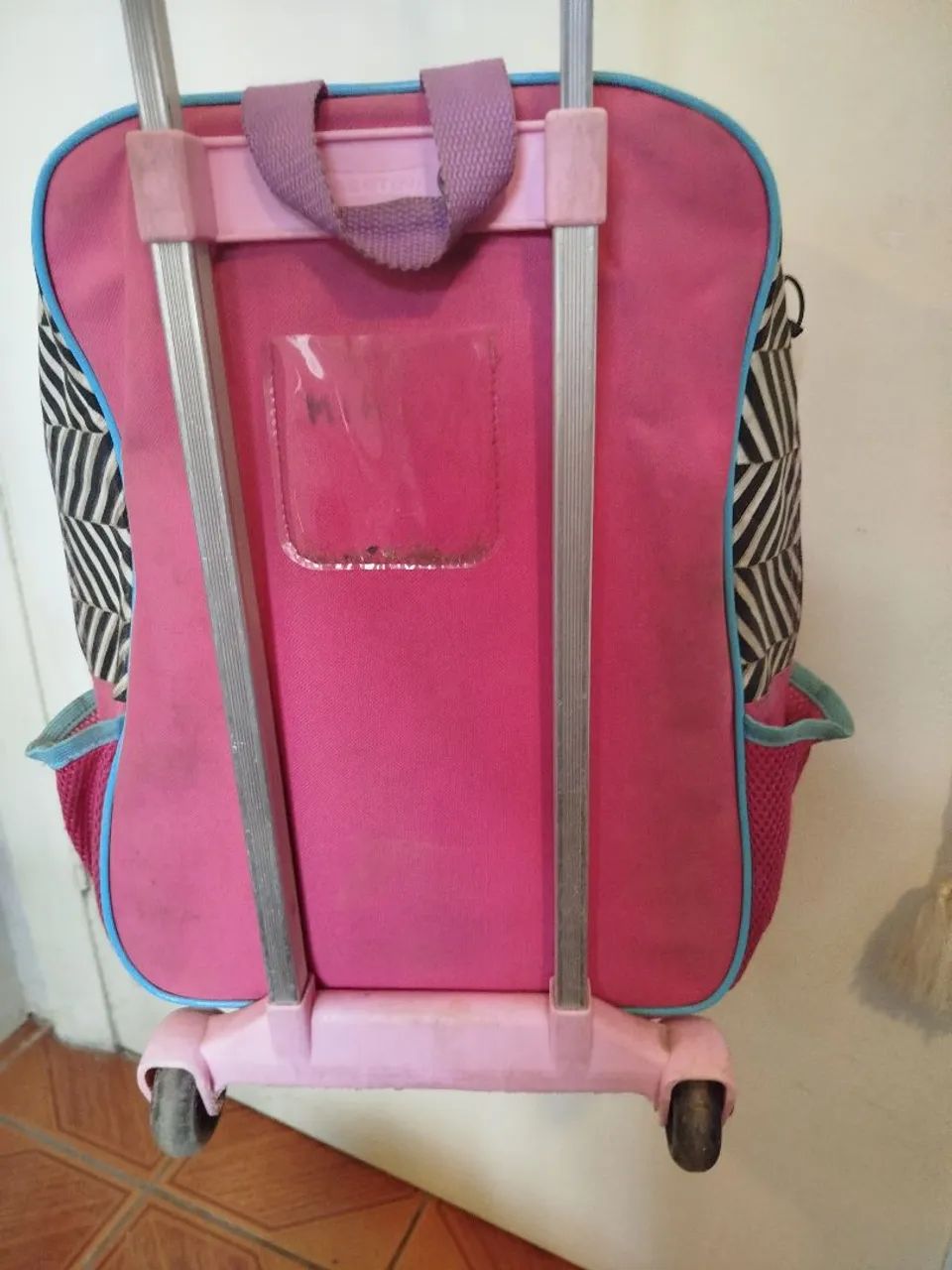 Mochila Infantil Barbie com Rodinhas - Foto 4