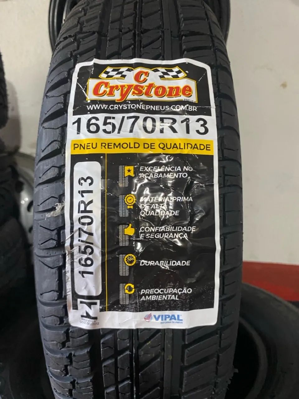 01 Pneu Crystone 165/70R13 Remold - Foto 4