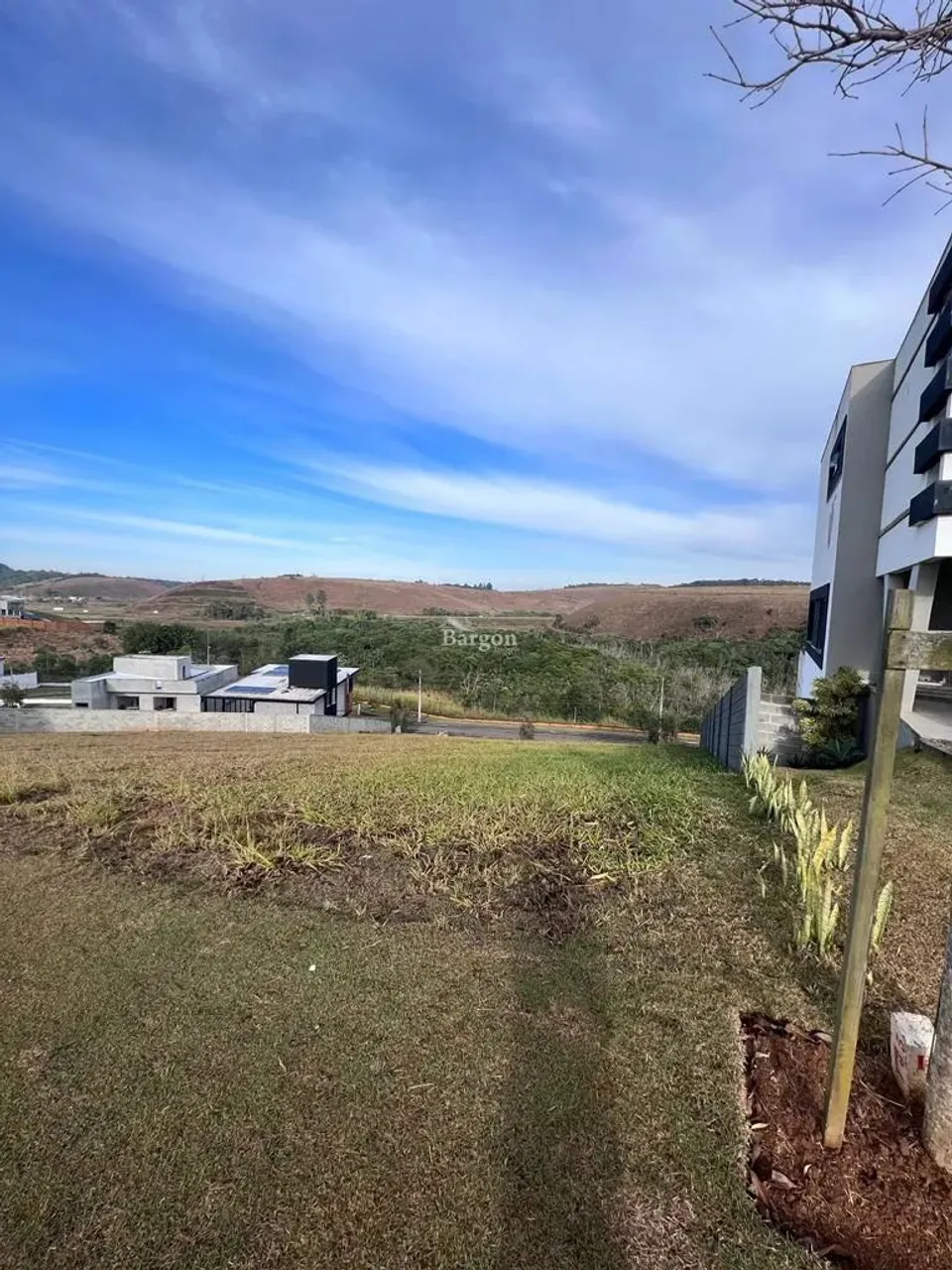 Lote com 591 m² a venda no Condomínio Alphaville em Juiz de Fora