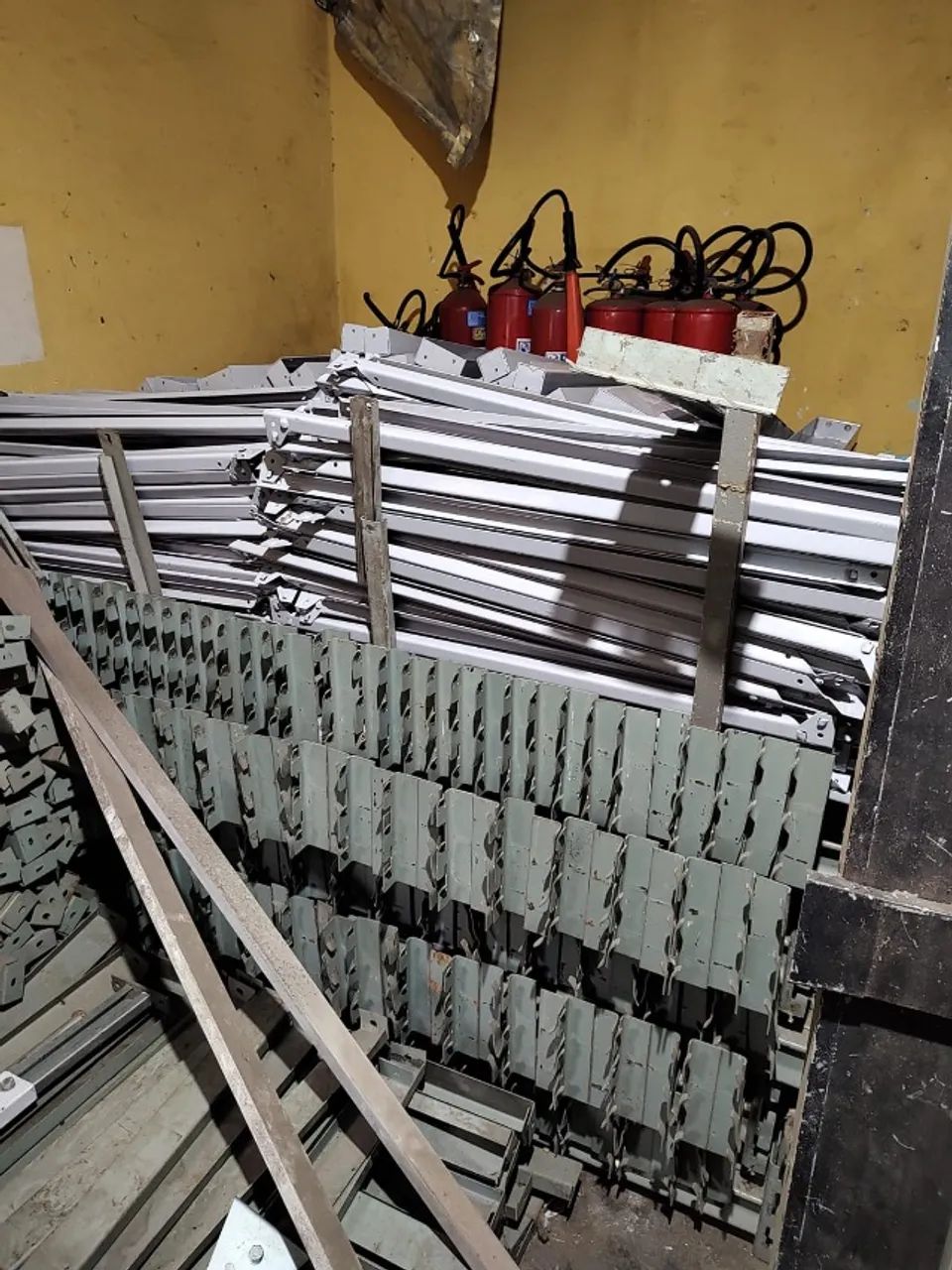 Lote de porta palete R$ 3,00 o quilo