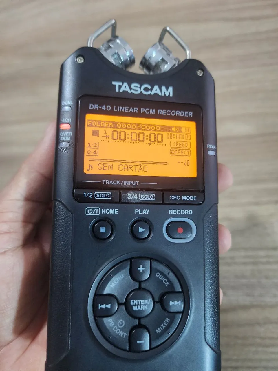 Gravador Tascam DR-40 Linear PCM Recorder