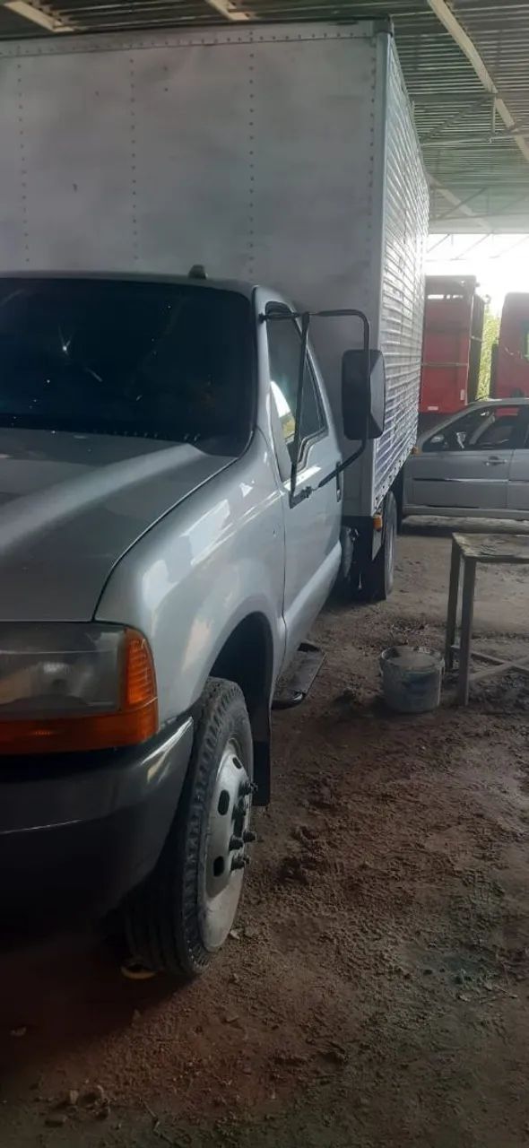 FORD F-4000 bem Conservada baú 