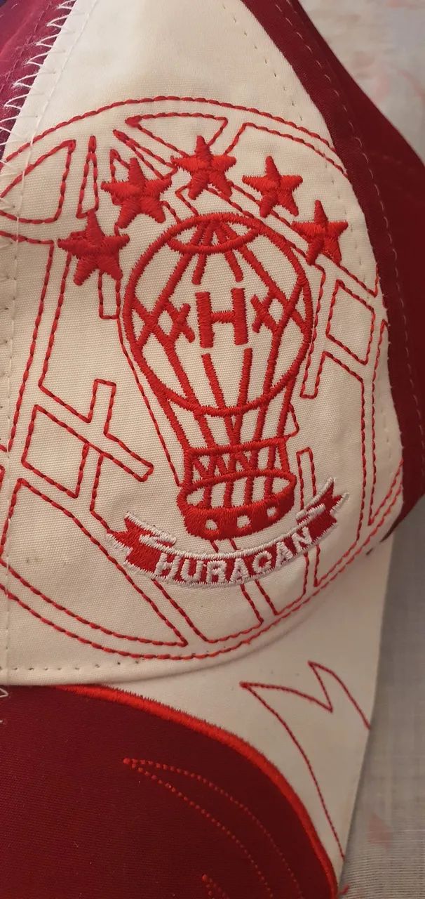 Boné Huracán - da Argentina em ótimo estado promoção  - Foto 2