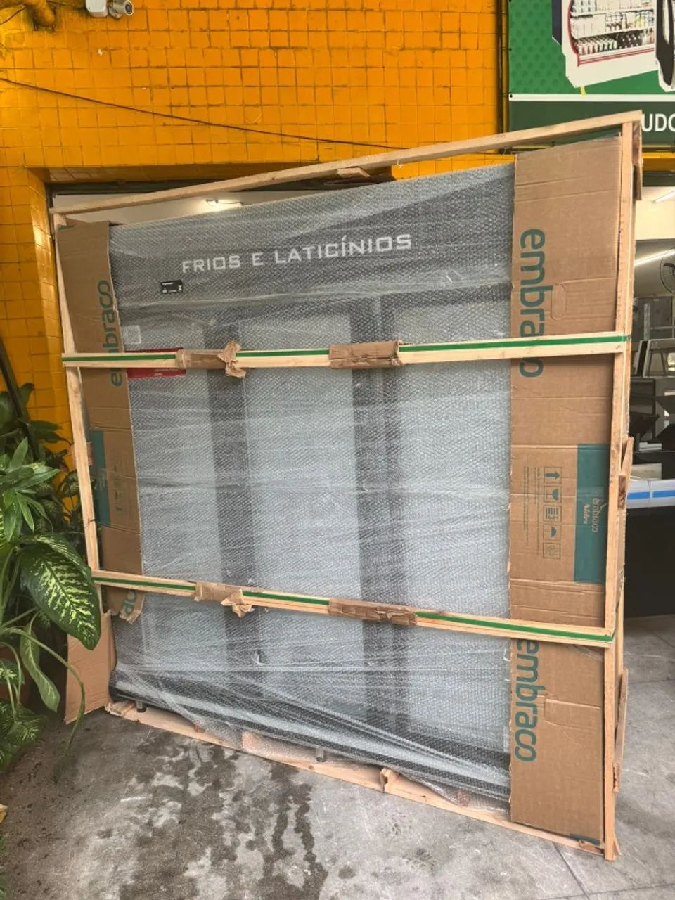 Balcão auto serviço refrigerado 3 portas - tamanho 2,00 - marca polofrio 