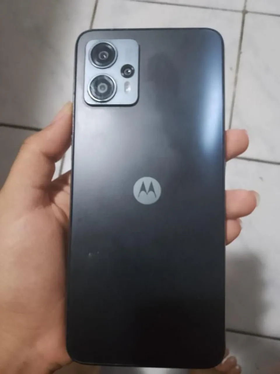 Ele está usando porém muito bom a câmera e perfeita