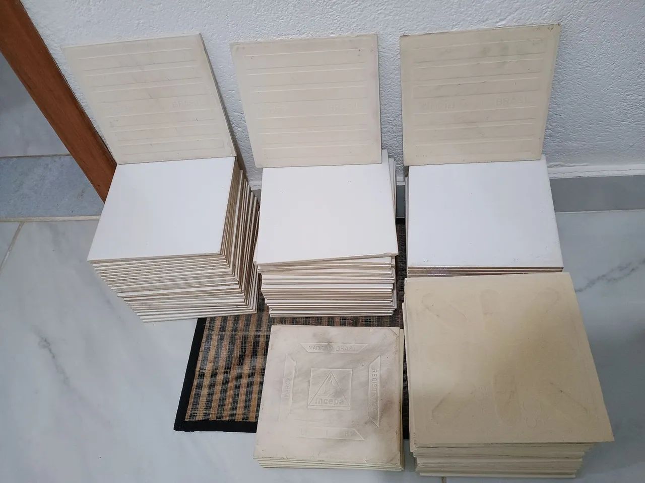 Azulejos Cerâmicos Brancos - Diversas Unidades - Foto 3
