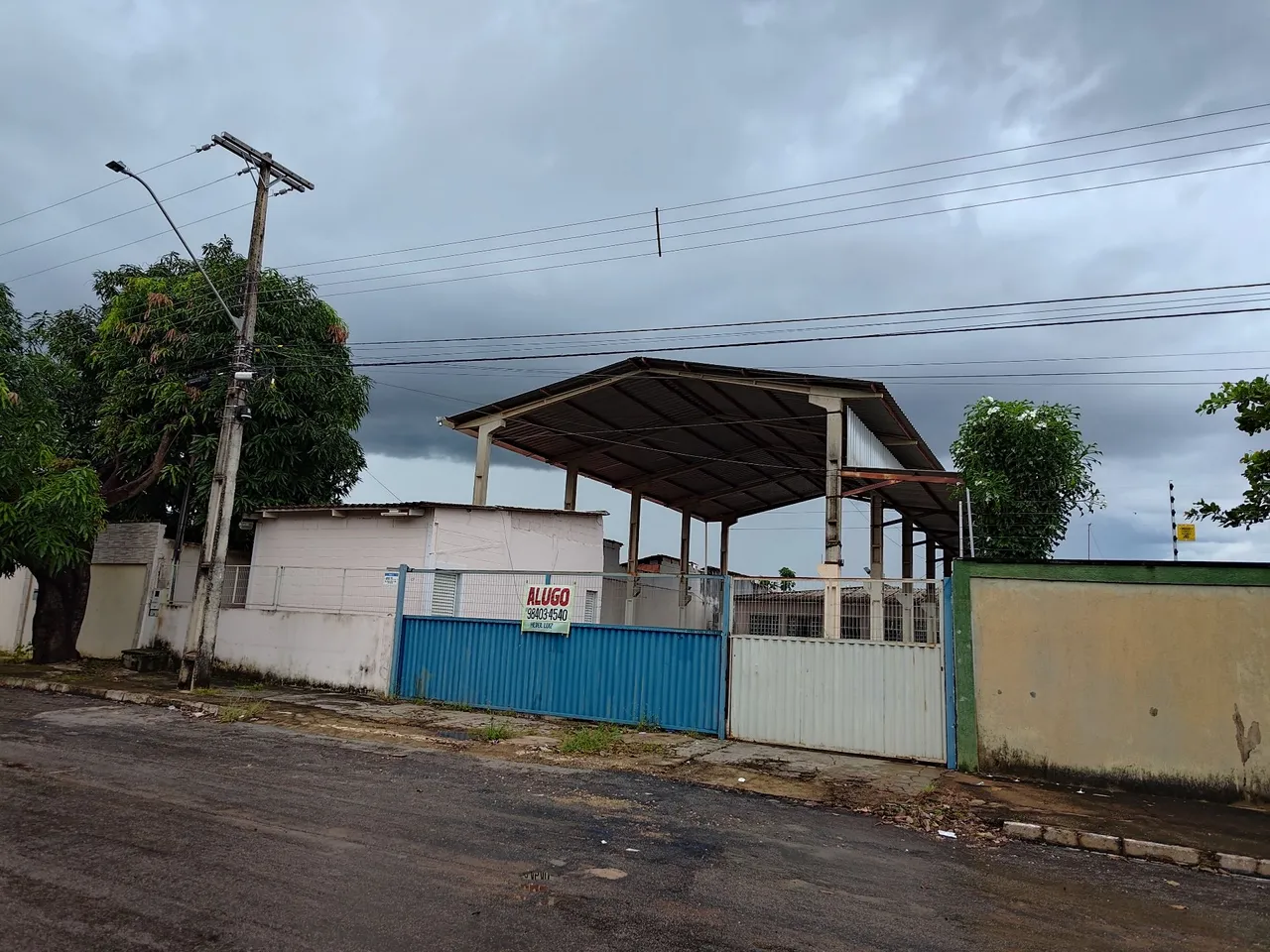 Aluga-se galpão na ARSE 75 (712 sul)