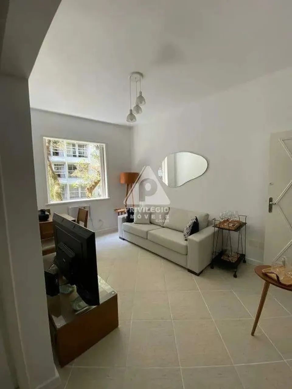 Excelente apartamento no Leme, 2 quadras da praia.