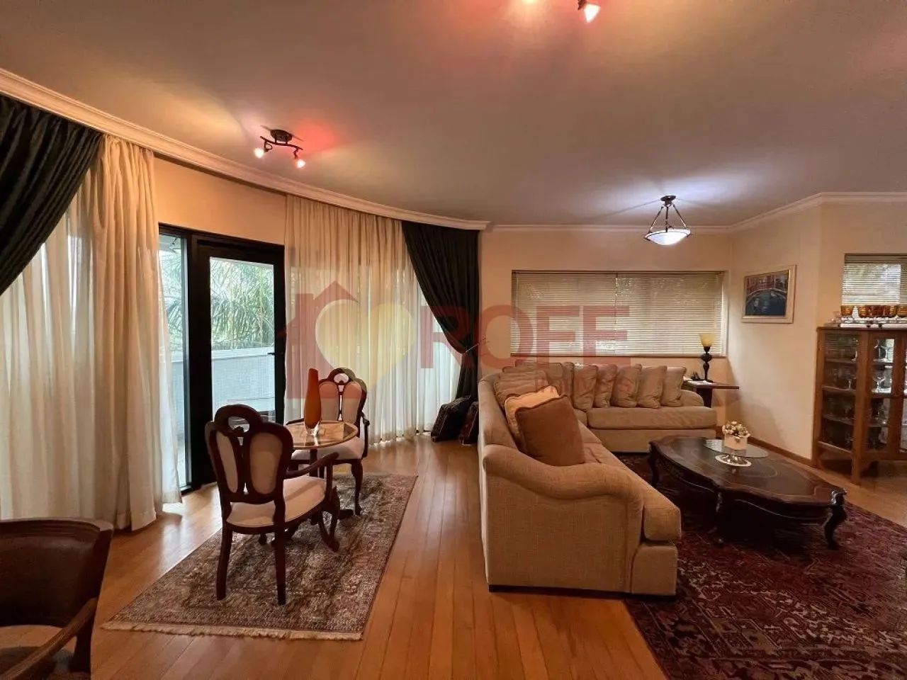 Excelente Apartamento com 190m² 4 Dormitórios 3 suítes 5 vaga maias depositos