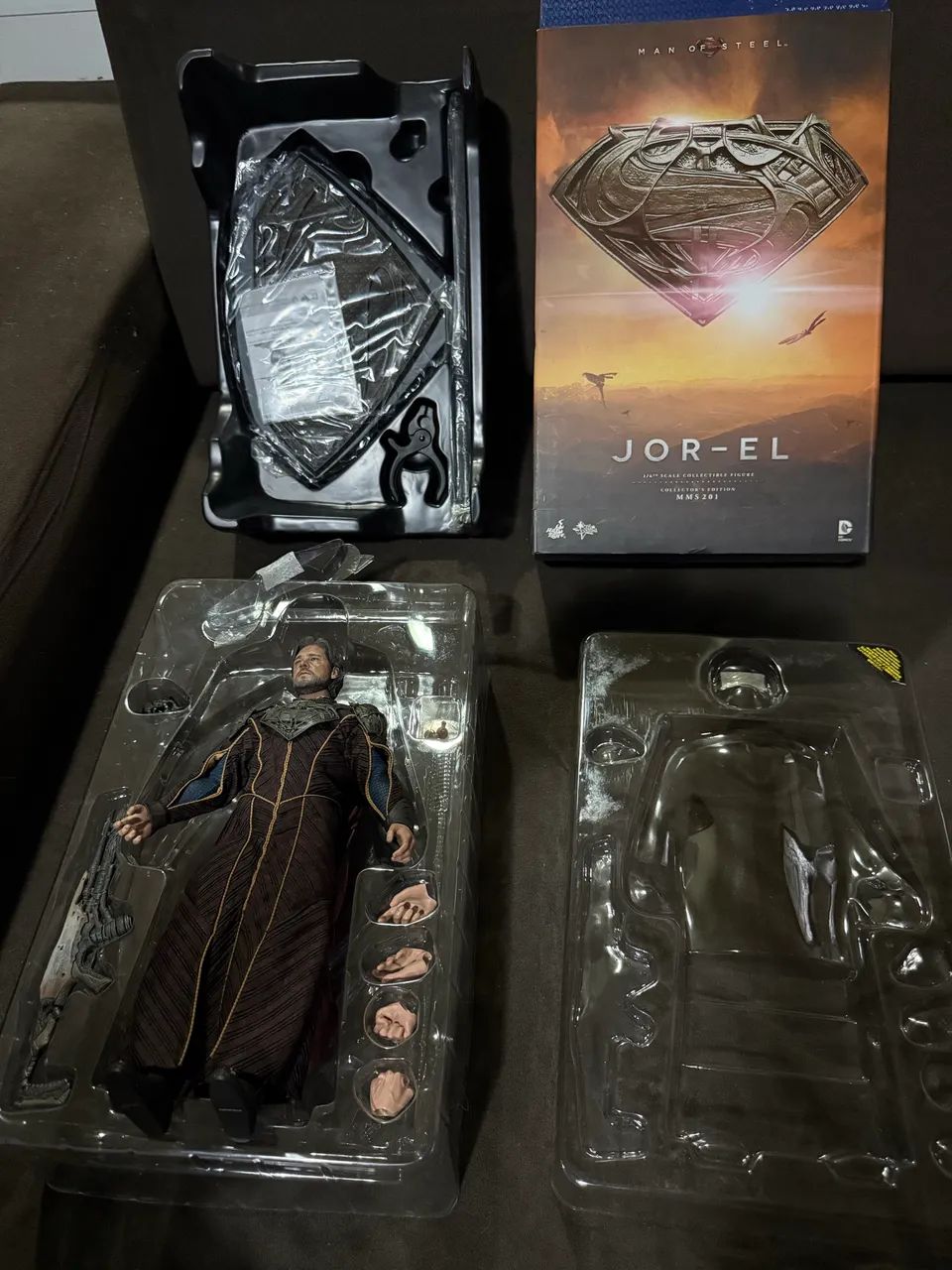 Hot toys  Jor- El  escala: 1:6  IMPECÁVEL  - Foto 5