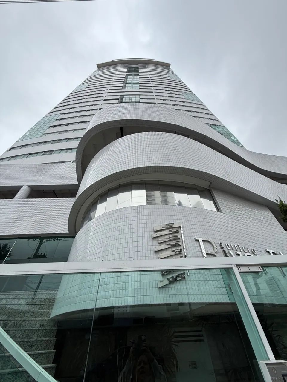 APARTAMENTO À VENDA NO EDIFÍCIO RIVER PLACE CARUARU