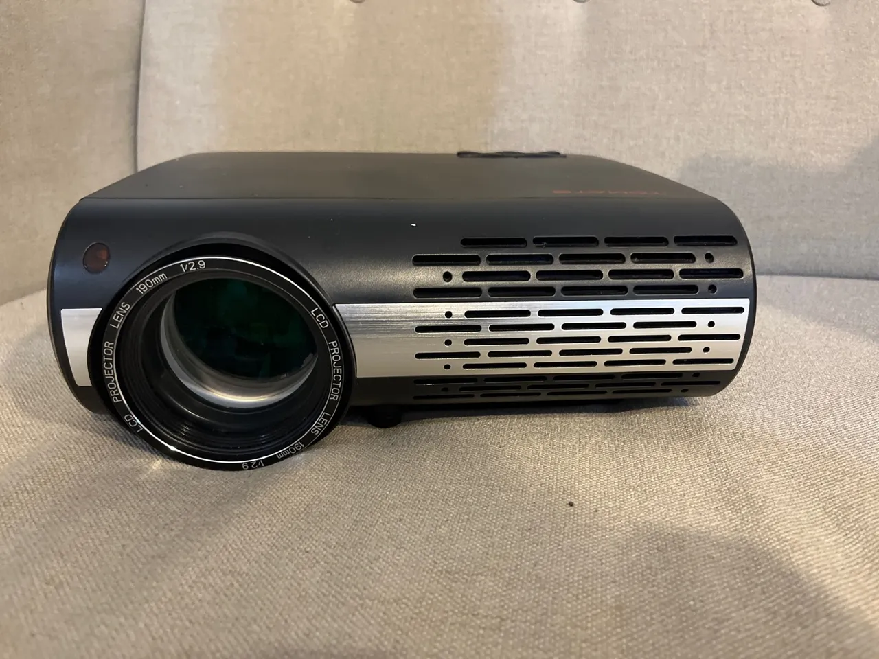 Projetor Full HD 4000 lumens, TOMATE