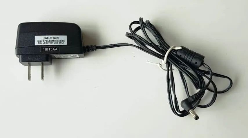 Fonte de Alimentação 5V - Marca Dynex (Modelo DSC6PFA-05) - Usado - Funcionando