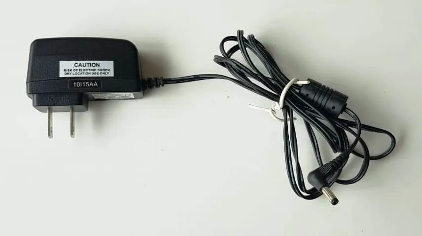 Fonte de Alimentação 5V - Marca Dynex (Modelo DSC6PFA-05) - Usado - Funcionando