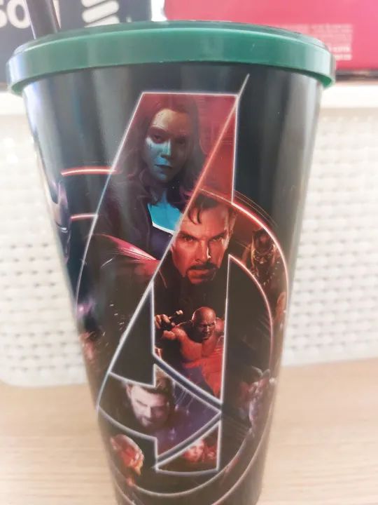 Copo Vingadores Oficial com Tampa PLASTICO